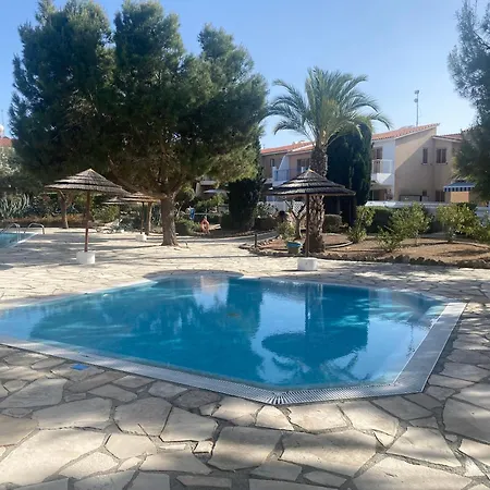 Newly Renovated- Regina Gardens 1, Venus 500 M, Sea&sunsets View, License Ooo7141 Appartement *