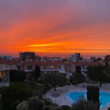 Newly Renovated- Regina Gardens 1, Venus 500 M, Sea&sunsets View, License Ooo7141 *