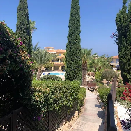 Newly Renovated- Regina Gardens 1, Venus 500 M, Sea&sunsets View, License Ooo7141 Appartement *