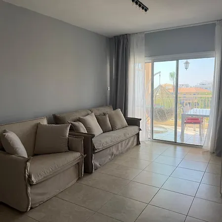 Newly Renovated- Regina Gardens 1, Venus 500 M, Sea&sunsets View, License Ooo7141 Paphos