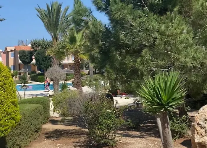 Newly Renovated- Regina Gardens 1, Venus 500 M, Sea&sunsets View, License Ooo7141 Paphos