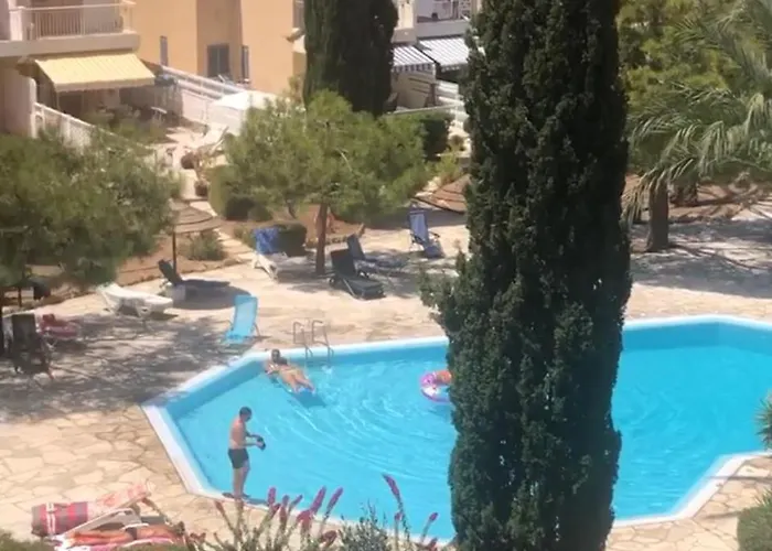 Newly Renovated- Regina Gardens 1, Venus 500 M, Sea&sunsets View, License Ooo7141 Paphos