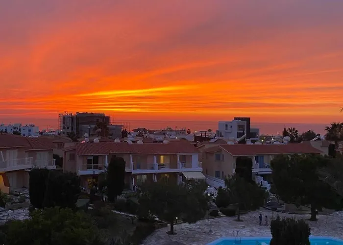 Newly Renovated- Regina Gardens 1, Venus 500 M, Sea&sunsets View, License Ooo7141 *