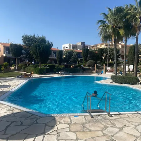 Newly Renovated- Regina Gardens 1, Venus 500 M, Sea&sunsets View, License Ooo7141 Appartamento Paphos