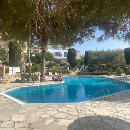 Newly Renovated- Regina Gardens 1, Venus 500 M, Sea&sunsets View, License Ooo7141 Apartment Paphos