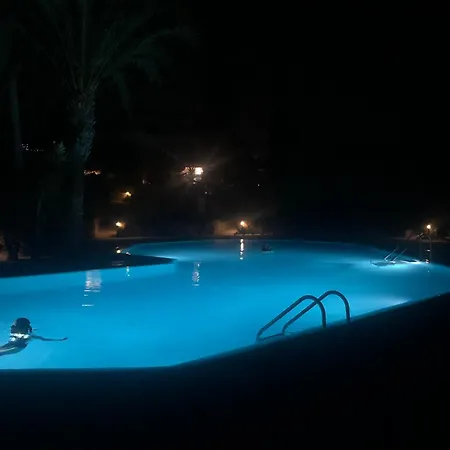 Newly Renovated- Regina Gardens 1, Venus 500 M, Sea&sunsets View, License Ooo7141 Appartamento Paphos